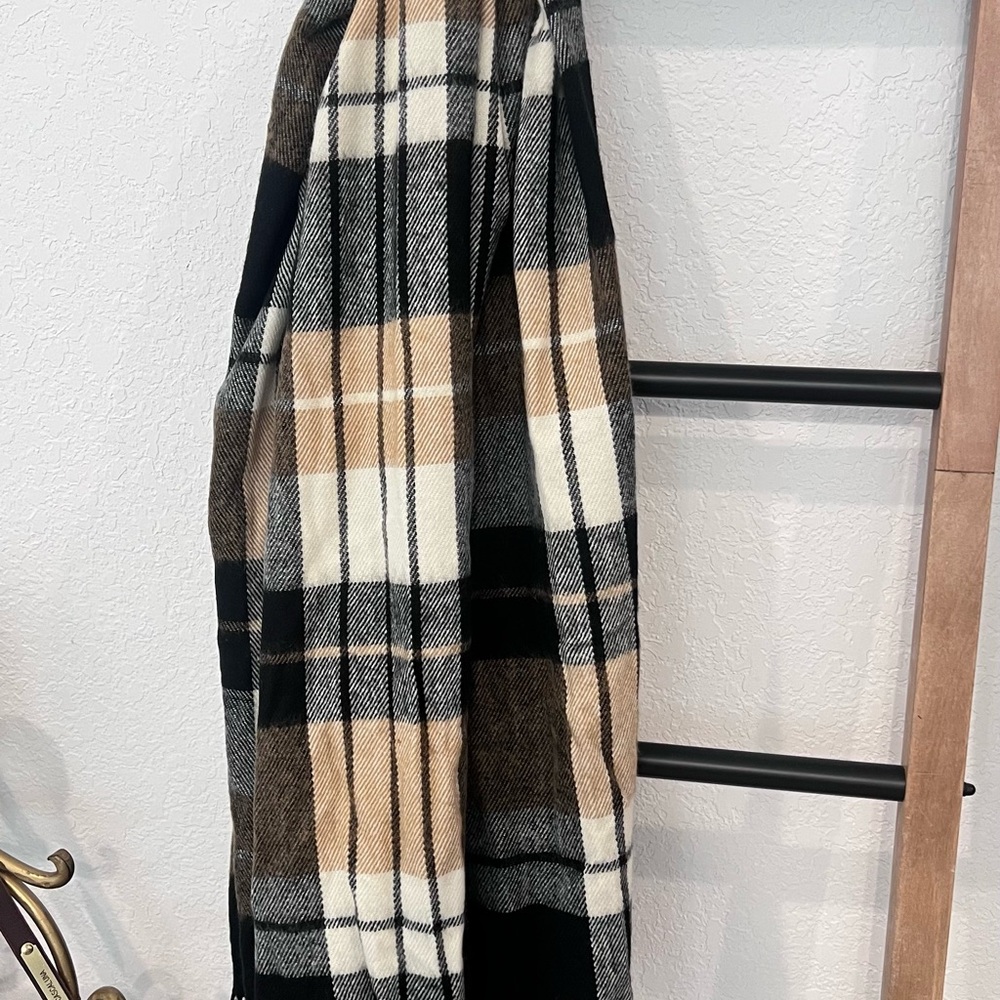 Plaid Scarf in Black and Tan
